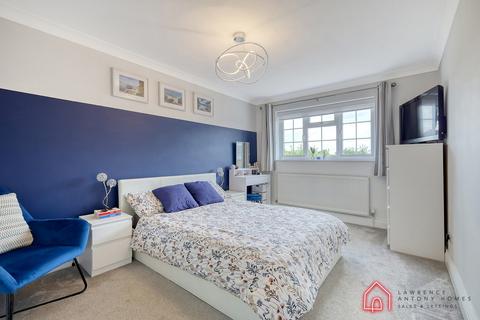 9 Bardfield Way, Rayleigh, SS6 9EP