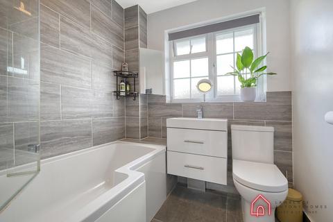 9 Bardfield Way, Rayleigh, SS6 9EP