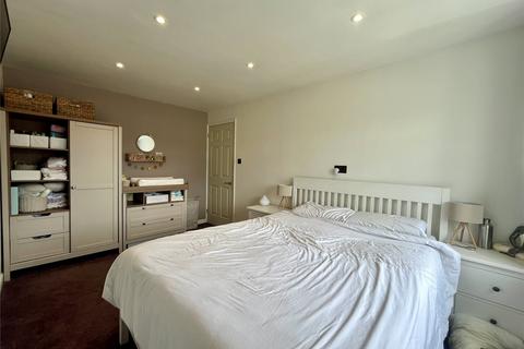 23 Bartons Way, Farnborough, GU14 9LL