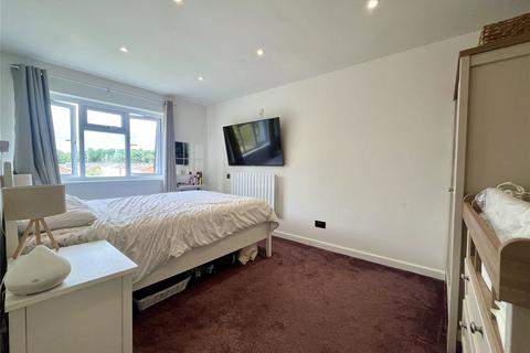23 Bartons Way, Farnborough, GU14 9LL