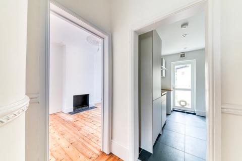 319 Commonside East, Mitcham, CR4 1HE
