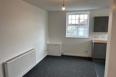 2 bedroom flat to rent, George Street, Sandown, Isle Of Wight, PO36