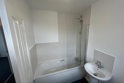 2 bedroom flat to rent, George Street, Sandown, Isle Of Wight, PO36