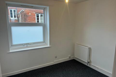 2 bedroom flat to rent, George Street, Sandown, Isle Of Wight, PO36