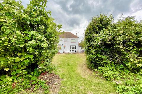 4 bedroom semi-detached house for sale, Highlands Boulevard, Leigh-on-Sea, Essex, SS9