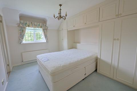 2 bedroom maisonette for sale, Priory Field Drive, Edgware, HA8