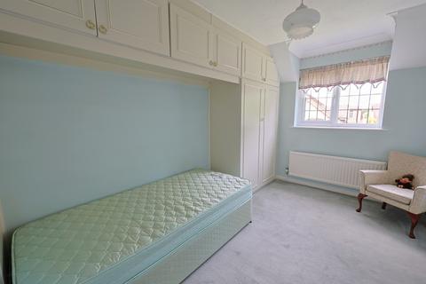 2 bedroom maisonette for sale, Priory Field Drive, Edgware, HA8