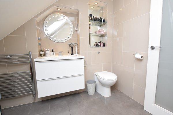 En-suite bathroom