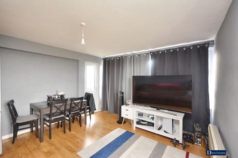 2 bedroom flat for sale, Haynes Park Court, Slewins Close, Hornchurch, RM11