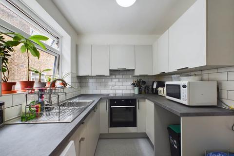 3 bedroom flat to rent, The Park, Sidcup, Kent