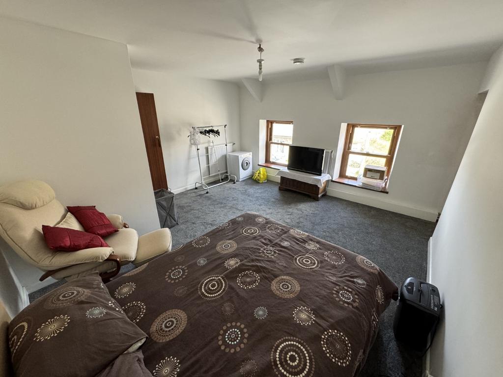 Front Bedroom 4