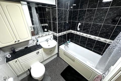 2 bedroom flat for sale, Kingfisher Court Preston PR1 8UG