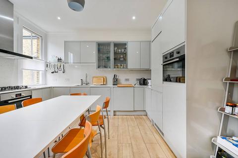 4 bedroom flat for sale, Chiswick High Road, Chiswick, London, W4