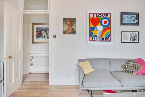 undefined, Chiswick High Road, Chiswick, London, W4