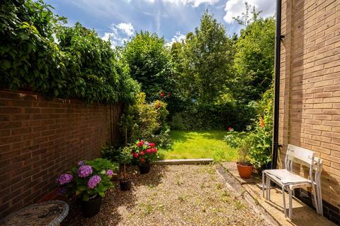 16 Admiral Place, London, SE16 5NY