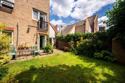 16 Admiral Place, London, SE16 5NY