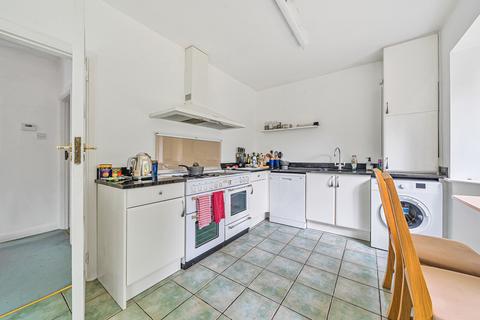 22 Broad Lane, Hampton, TW12 3AZ