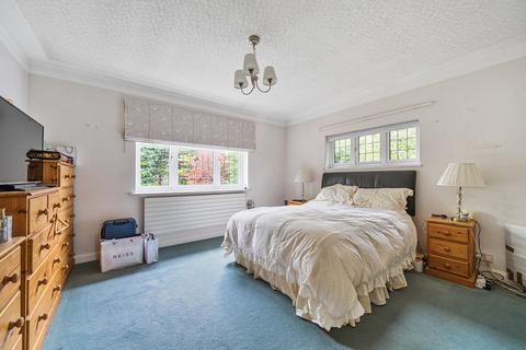 22 Broad Lane, Hampton, TW12 3AZ