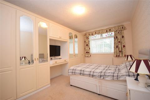 2 bedroom bungalow for sale, West Farm Avenue, Leeds, West Yorkshire