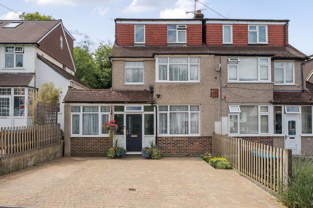 Newstead Rise, Caterham CR3 4 bed semidetached house for sale £575,000