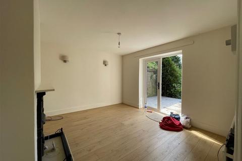 2 bedroom semi-detached house to rent, Shepherds Hill, Newbury RG20