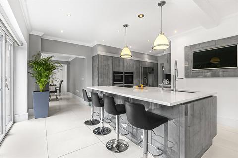 12 Rossendale Close, Enfield, EN2 9JQ