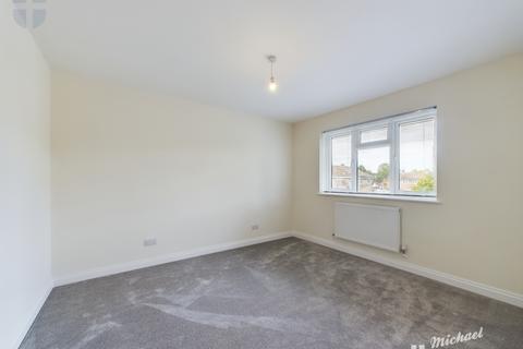 2 bedroom maisonette to rent, Chaucer Drive, Aylesbury