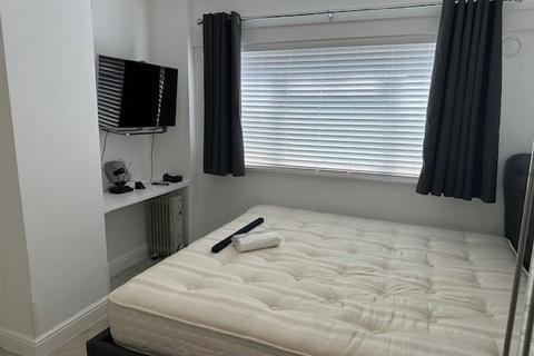 Studio to rent, New Church Road, London, SE5