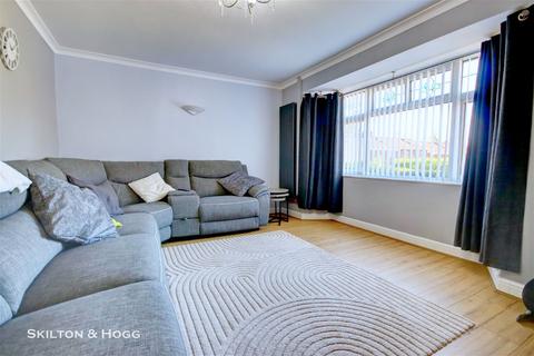 3 bedroom semi-detached house for sale, Hemans Road, Daventry NN11