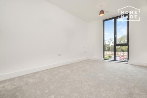 2 bedroom flat to rent, Sandown House, Staines, TW18