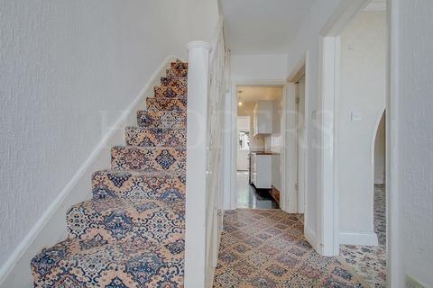 6 Heather Road, London, NW2 7ND