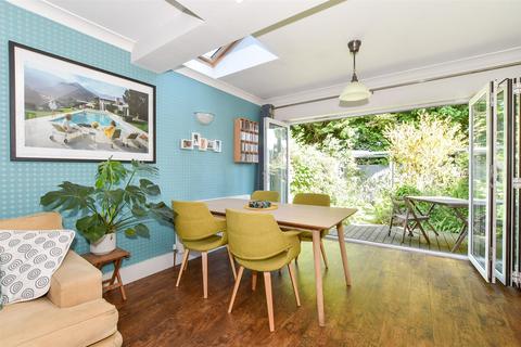39 Albion Road, Reigate, RH2 7JY