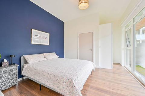 1a Stanley Road, London, W3 8FT