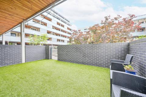 1a Stanley Road, London, W3 8FT