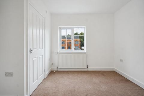 1 bedroom flat to rent, Churchfield Road, Chalfont St Peter SL9