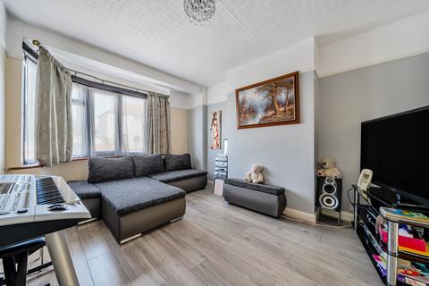 4 bedroom flat to rent, Carlton Road Welling DA16