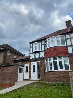 2 bedroom flat to rent, Mandeville Road, Northolt UB5