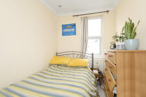 2 bedroom flat to rent, Kenworthy Road, Homerton Hackney