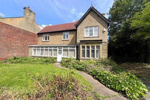 4 bedroom detached house for sale, Park Road, Barnsley, S70 1QJ