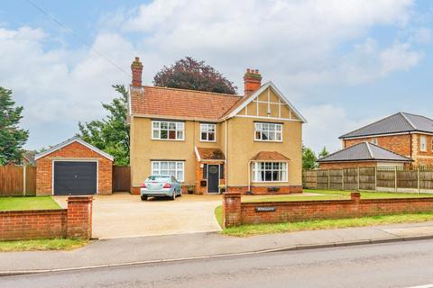 4 bedroom detached house for sale, London Road, Attleborough