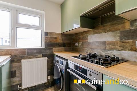 2 bedroom flat for sale, Northdown Road, Hatfield