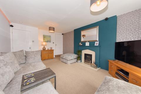 2 bedroom end of terrace house for sale, Thompson Drive, Wrenthorpe, Wakefield