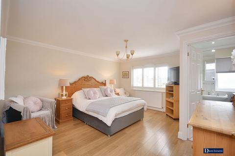7a Rayburn Road, Hornchurch, RM11 3AP