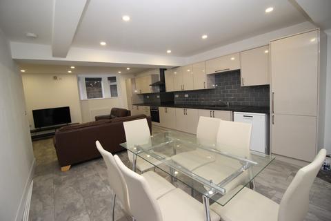6 bedroom terraced house to rent, 17 Norwood Terrace, Hyde Park, Leeds LS6
