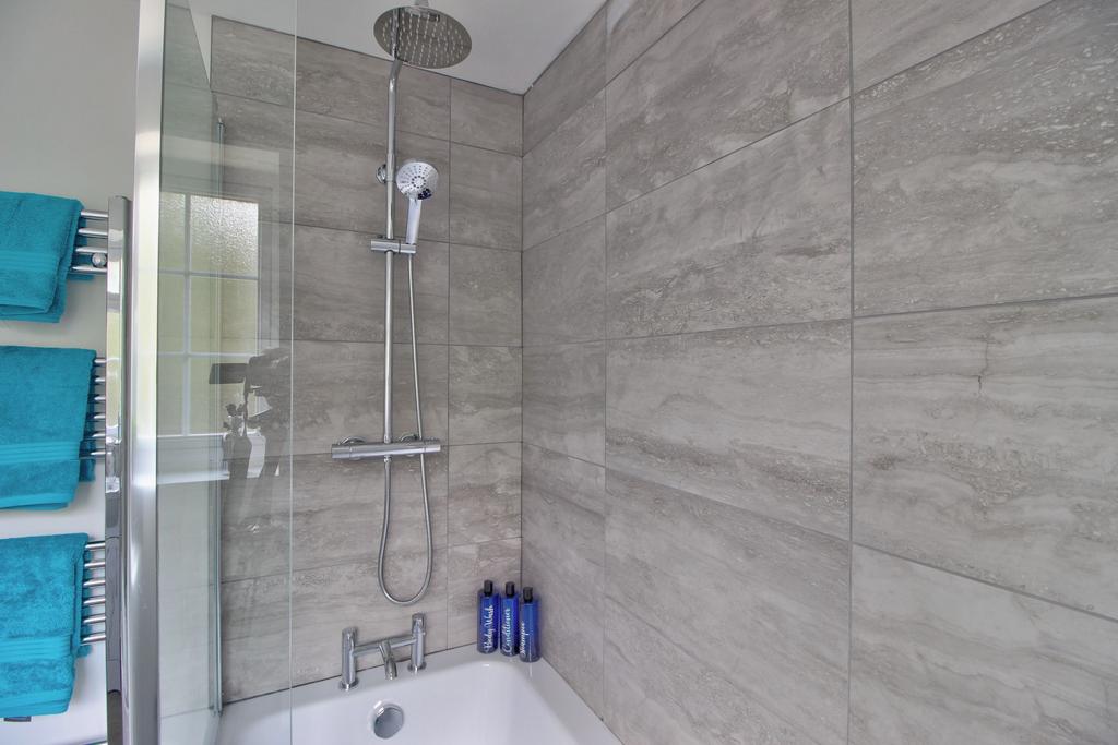 Family Bathroom with Shower / Bath Combination