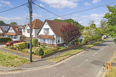 3 bedroom detached house for sale, Oakwood Avenue, Hutton, Brentwood, Essex, CM13