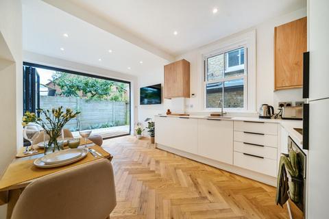 2 bedroom flat for sale, Denton Street, Earlsfield