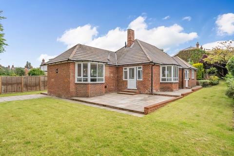 3 bedroom bungalow for sale, Langham Road, Alton, Hampshire, GU34