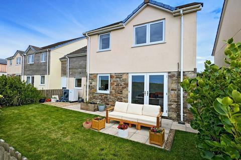 4 bedroom semi-detached house for sale, Eleni Close, Penzance TR19