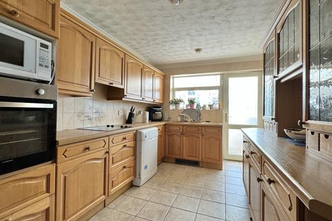 3 bedroom bungalow for sale, Broadstone Park Road, Livermead, Torquay,